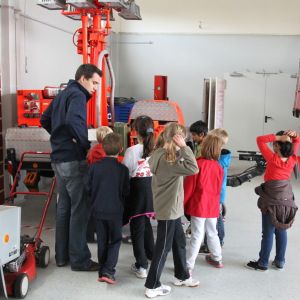 A07H3745g.jpg A07H3745g.jpg