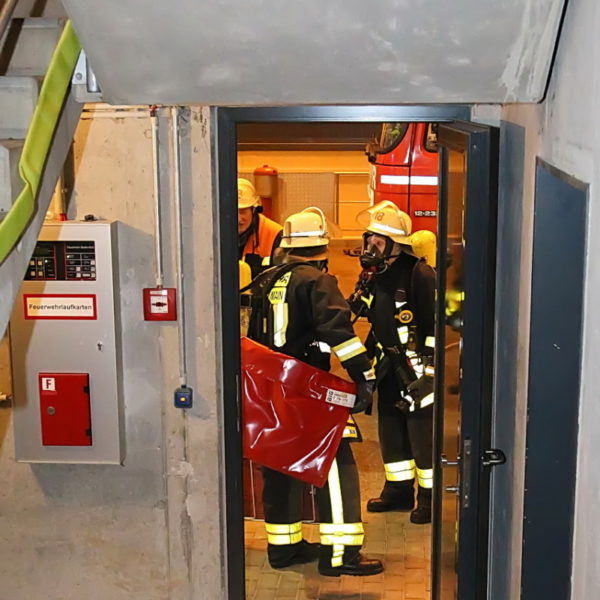 Übung im FRTC mit FF Weißkirchen 08.10.2015 Übung im FRTC mit FF Weißkirchen 08.10.2015