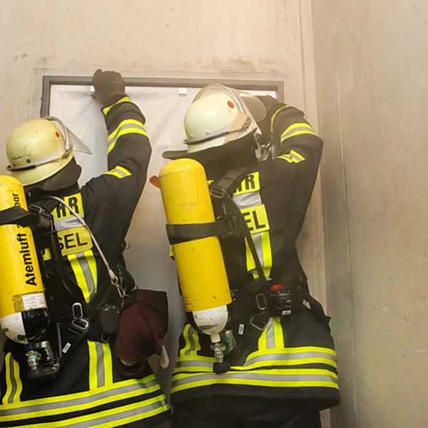 Übung im FRTC mit FF Weißkirchen 08.10.2015 Übung im FRTC mit FF Weißkirchen 08.10.2015