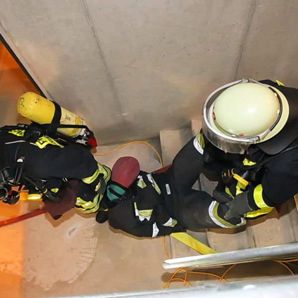 Übung im FRTC mit FF Weißkirchen 08.10.2015 Übung im FRTC mit FF Weißkirchen 08.10.2015