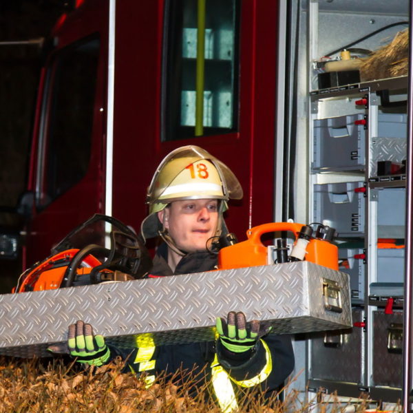 28.01.2016 Übung Kettensäge am Schützenhaus 28.01.2016 Übung Kettensäge am Schützenhaus