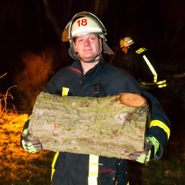 28.01.2016 Übung Kettensäge am Schützenhaus 28.01.2016 Übung Kettensäge am Schützenhaus