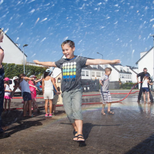 Besuch Grundschule bei der Feuerwehr 26.08.2016 Besuch Grundschule bei der Feuerwehr 26.08.2016