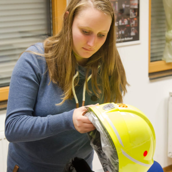 Übergabe neue Helme 21.12.2016 Übergabe neue Helme 21.12.2016