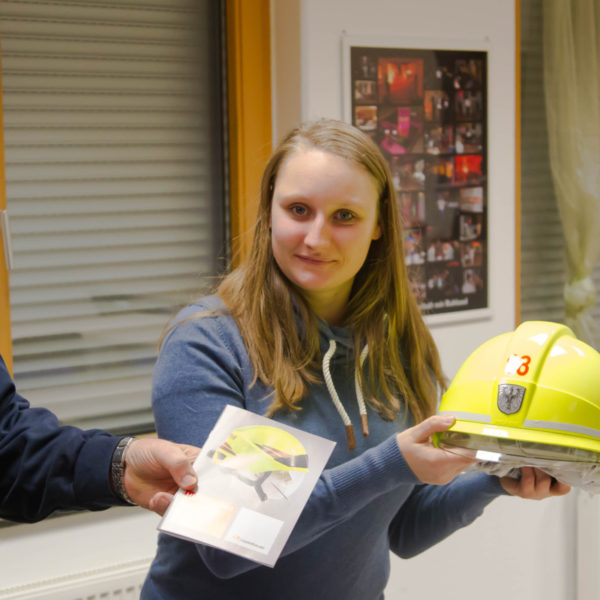 Übergabe neue Helme 21.12.2016 Übergabe neue Helme 21.12.2016
