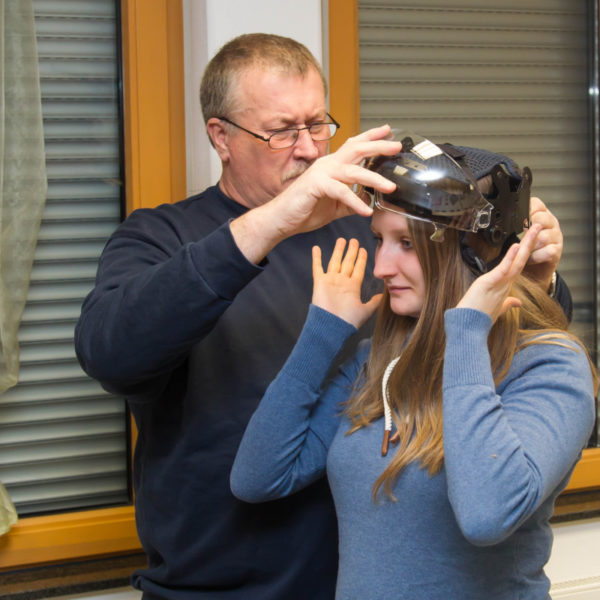 Übergabe neue Helme 21.12.2016 Übergabe neue Helme 21.12.2016