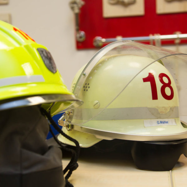 Übergabe neue Helme 21.12.2016 Übergabe neue Helme 21.12.2016