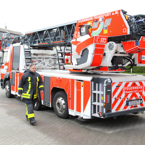 Neue Drehleiter der Nieder-Eschbacher Wache der Berufsfeuerwehr Neue Drehleiter der Nieder-Eschbacher Wache der Berufsfeuerwehr