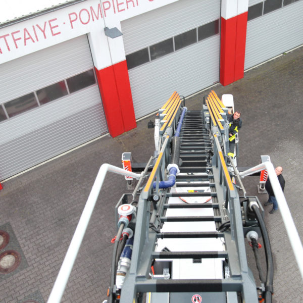 Neue Drehleiter der Nieder-Eschbacher Wache der Berufsfeuerwehr Neue Drehleiter der Nieder-Eschbacher Wache der Berufsfeuerwehr