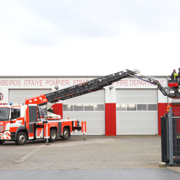 Neue Drehleiter der Nieder-Eschbacher Wache der Berufsfeuerwehr Neue Drehleiter der Nieder-Eschbacher Wache der Berufsfeuerwehr